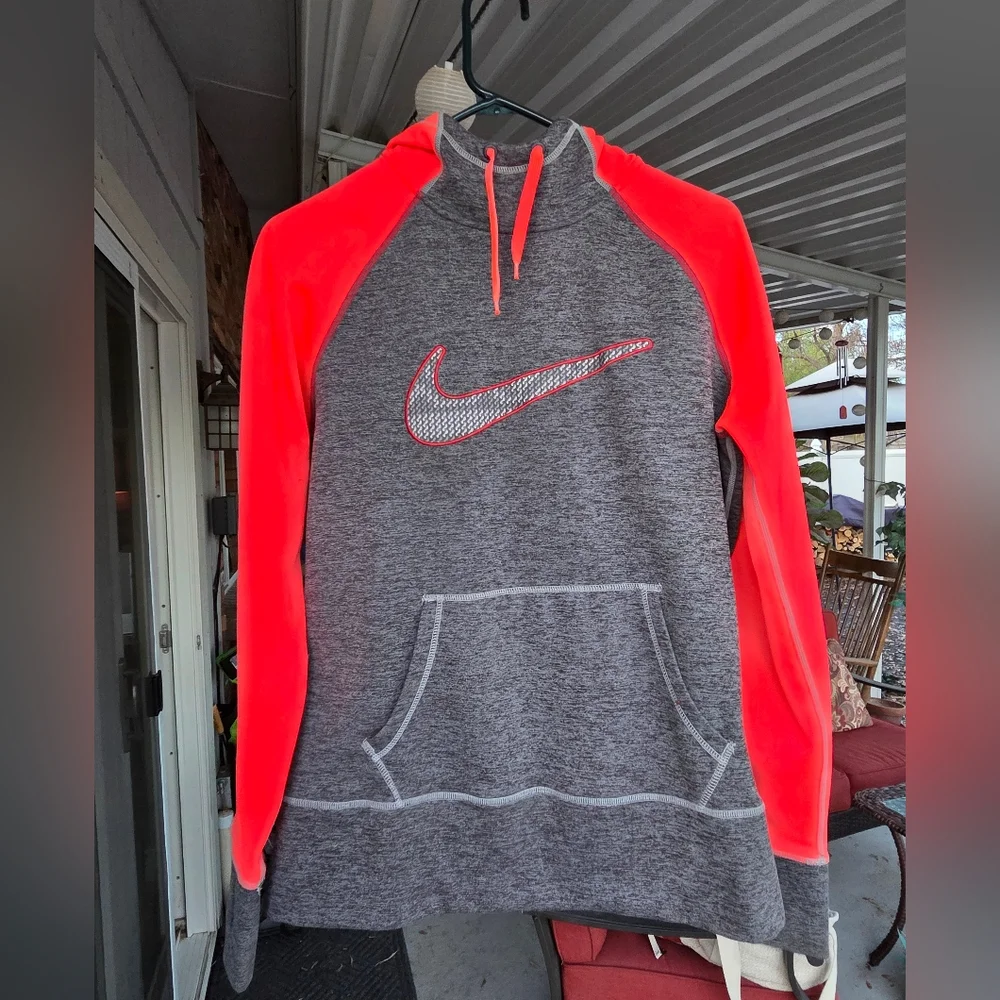 Nike Therma Fit Swoosh Training Pullover Hoodie Women's Medium Neon Pink Gray